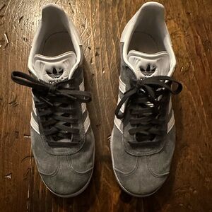 Gray suede Adidas og Gazelle men’s 6 1/2
